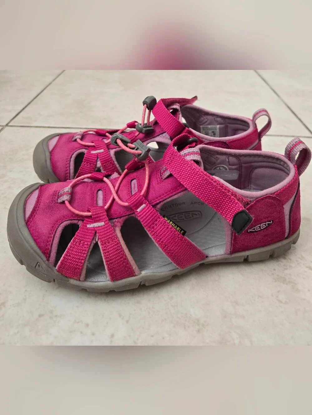 KEEN Kids' Seacamp II CNX Pink sandals Size 4 Big Kids